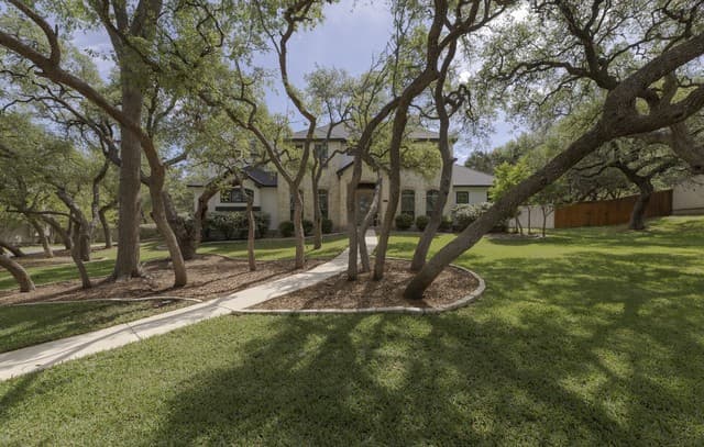 4-bedroom rental at 26422 Enchanted Wind in San Antonio, TX — photo 4