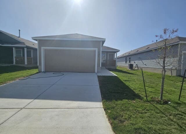 3-bedroom rental at 731 Paul Cyn in San Antonio, TX — photo 2