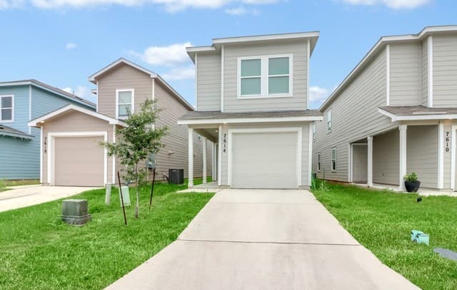 4-bedroom rental at 7614 Aston Cross in San Antonio, TX — photo 1