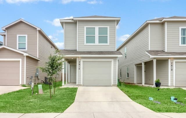 4-bedroom rental at 7614 Aston Cross in San Antonio, TX — photo 2