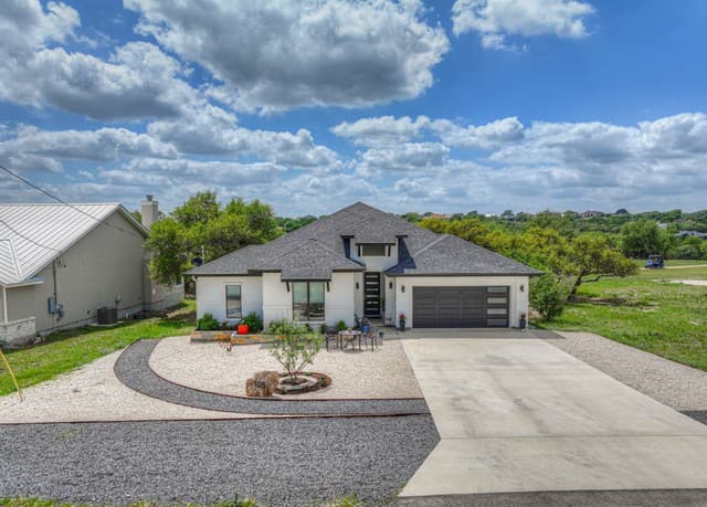 4-bedroom rental at 105 N John Bird in Blanco, TX — photo 2