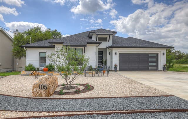 4-bedroom rental at 105 N John Bird in Blanco, TX — photo 3