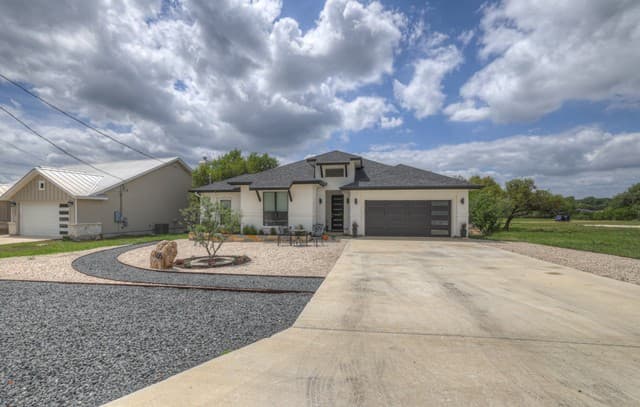 4-bedroom rental at 105 N John Bird in Blanco, TX — photo 4
