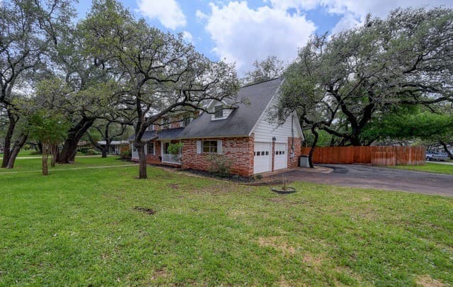 4-bedroom rental at 155 William Classen in Hollywood Park, TX — photo 4