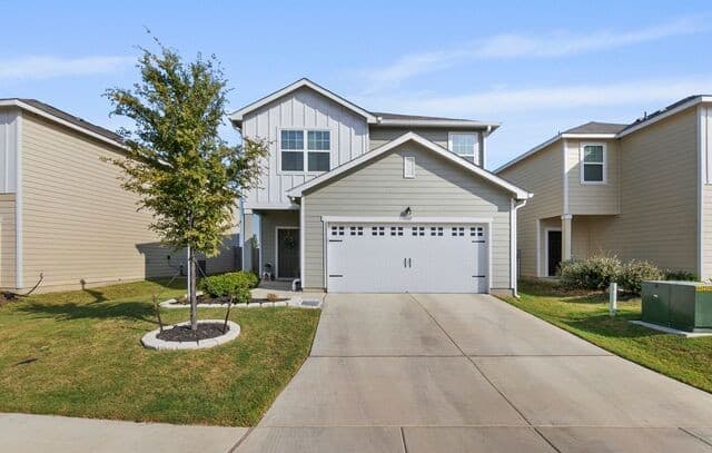 4-bedroom rental at 5303 Hickory Pl in San Antonio, TX — photo 2