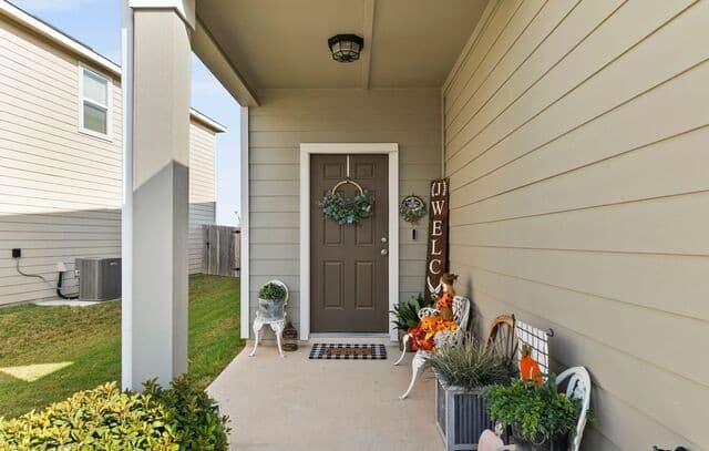 4-bedroom rental at 5303 Hickory Pl in San Antonio, TX — photo 3