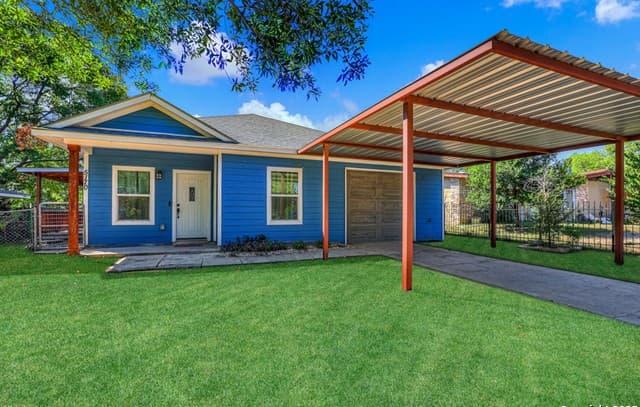 3-bedroom rental at 5170 Village Green in San Antonio, TX — photo 3