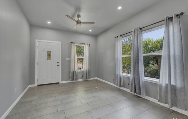3-bedroom rental at 5170 Village Green in San Antonio, TX — photo 4