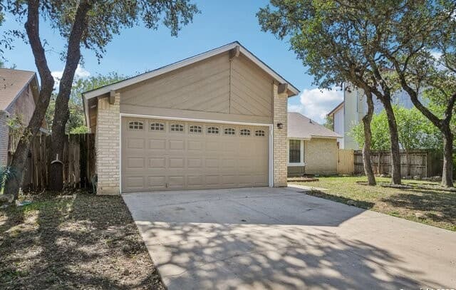 3-bedroom rental at 7334 Sunscape in San Antonio, TX — photo 2