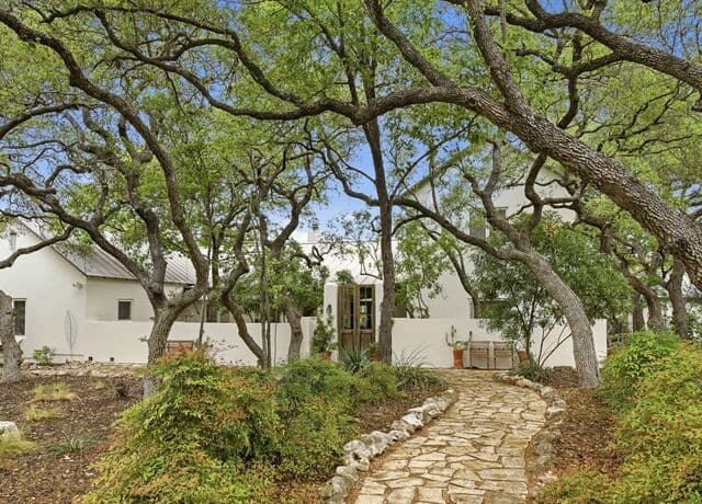 3-bedroom rental at 2355 Oakland Bend in San Antonio, TX — photo 2