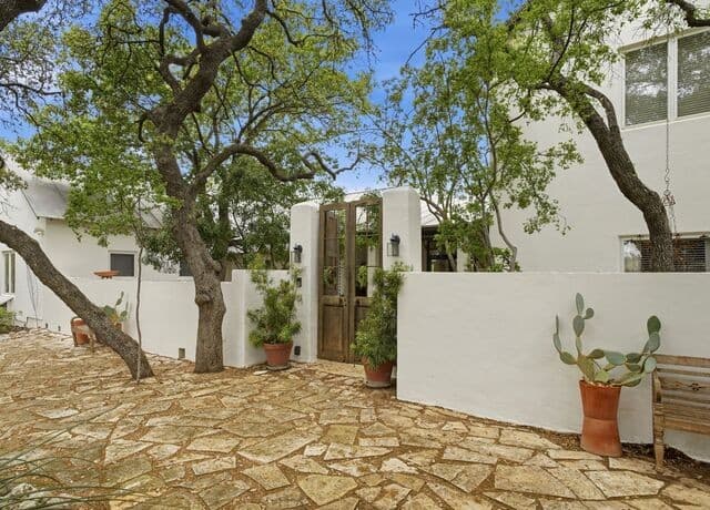 3-bedroom rental at 2355 Oakland Bend in San Antonio, TX — photo 3
