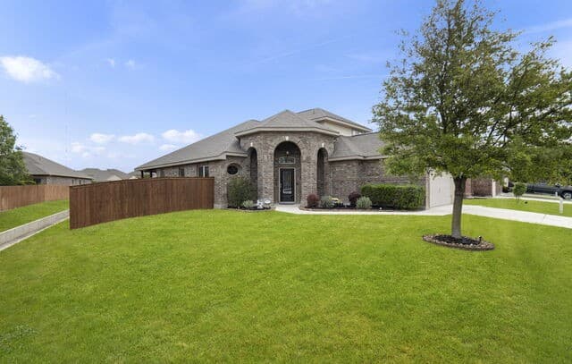 3-bedroom rental at 8702 Shady Mountain in San Antonio, TX — photo 1