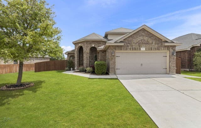 3-bedroom rental at 8702 Shady Mountain in San Antonio, TX — photo 2
