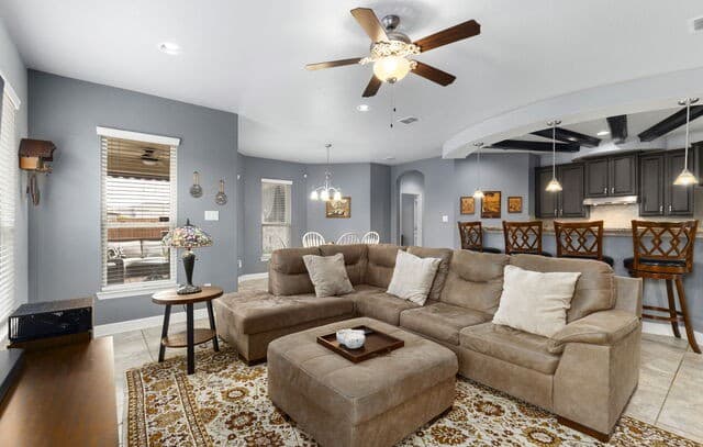 3-bedroom rental at 8702 Shady Mountain in San Antonio, TX — photo 5