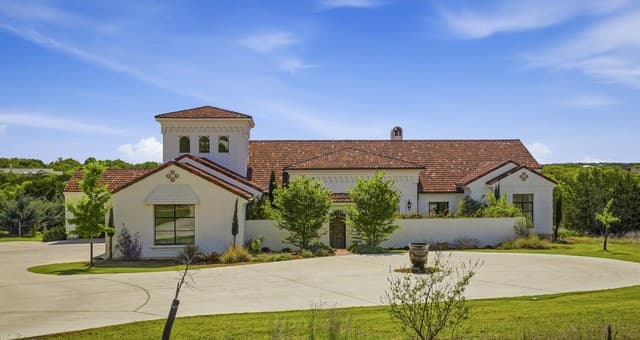 5-bedroom rental at 84 Sunriver in Boerne, TX — photo 2