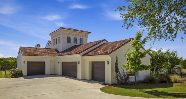 5-bedroom rental at 84 Sunriver in Boerne, TX — photo 4