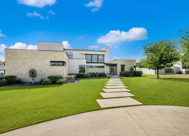 6-bedroom rental at 211 Wellesley Hill in San Antonio, TX — photo 2