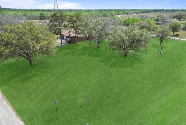 rental at 1900 Chukar St in Floresville, TX — photo 5
