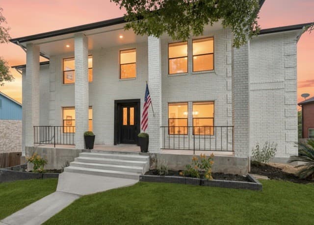 6-bedroom rental at 7738 Oakhill Park in San Antonio, TX — photo 1