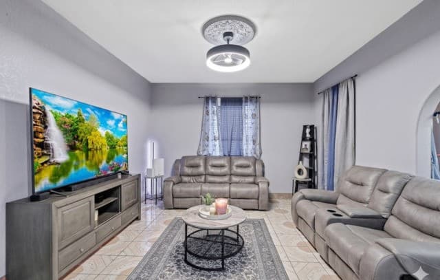 2-bedroom rental at 1518 W Travis in San Antonio, TX — photo 4
