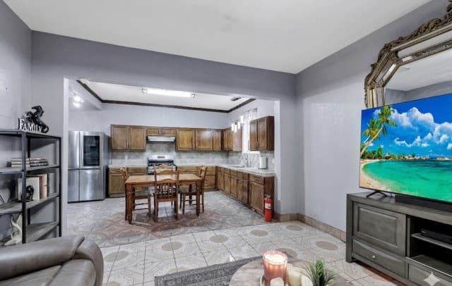 2-bedroom rental at 1518 W Travis in San Antonio, TX — photo 5