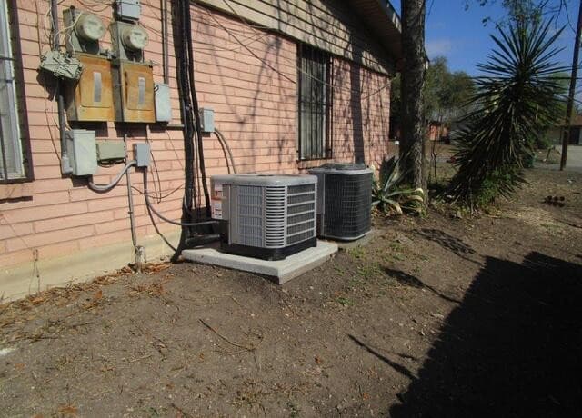 rental at 230 Sunnyland in San Antonio, TX — photo 4