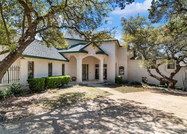 4-bedroom rental at 8706 Mountain Top in San Antonio, TX — photo 1
