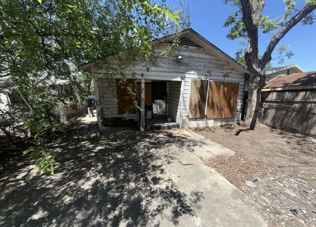 2-bedroom rental at 118 Flato in San Antonio, TX — photo 1