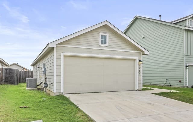 3-bedroom rental at 9826 Littleton Grist in San Antonio, TX — photo 2