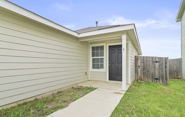 3-bedroom rental at 9826 Littleton Grist in San Antonio, TX — photo 5