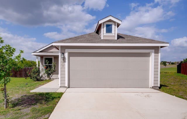 3-bedroom rental at 971 Elder Bnd in San Antonio, TX — photo 1