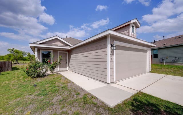 3-bedroom rental at 971 Elder Bnd in San Antonio, TX — photo 3