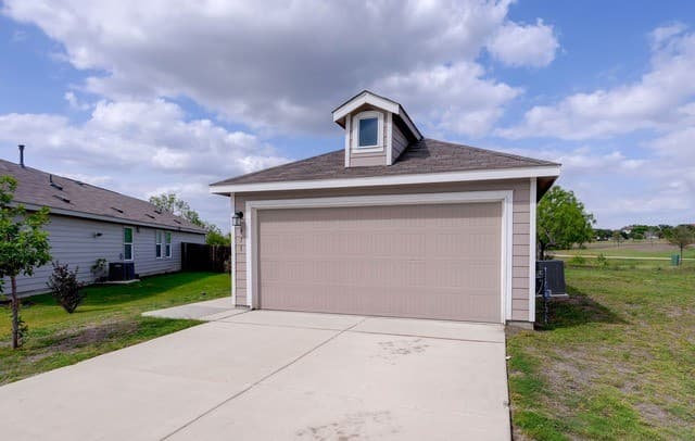 3-bedroom rental at 971 Elder Bnd in San Antonio, TX — photo 5