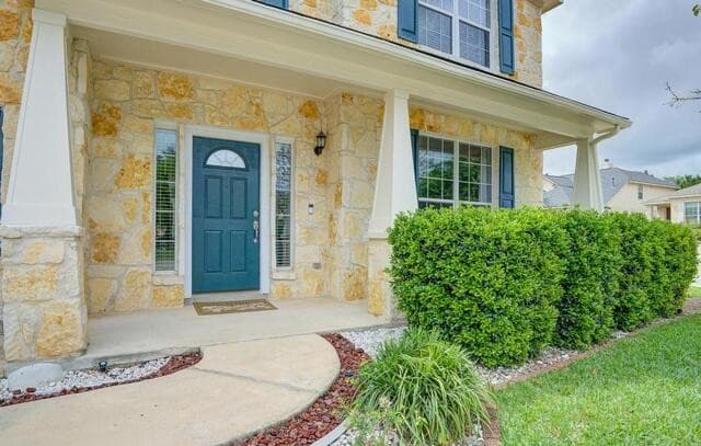 5-bedroom rental at 1102 Morning Spg in San Antonio, TX — photo 3