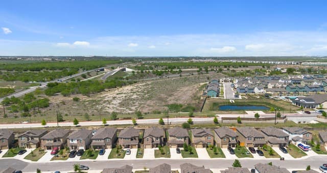 4-bedroom rental at 13527 Hummel Loop in San Antonio, TX — photo 3