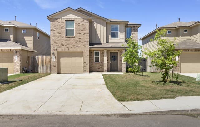 4-bedroom rental at 13527 Hummel Loop in San Antonio, TX — photo 5