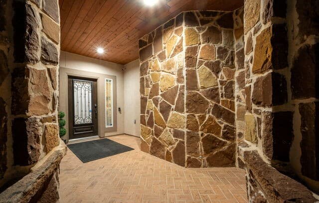 4-bedroom rental at 18118 Resort View in San Antonio, TX — photo 4