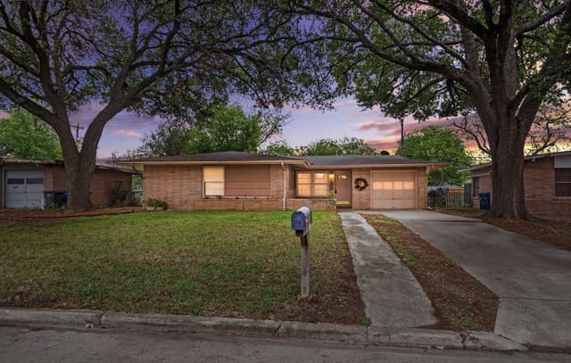 4-bedroom rental at 558 Cicero in San Antonio, TX — photo 1