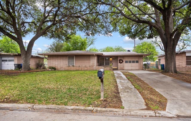 4-bedroom rental at 558 Cicero in San Antonio, TX — photo 3