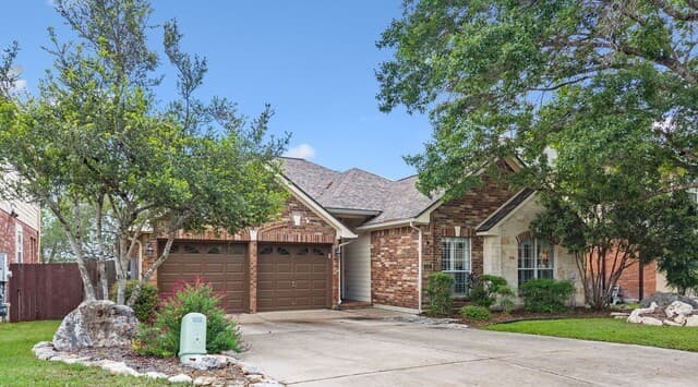4-bedroom rental at 535 Mesa Bluff in San Antonio, TX — photo 1