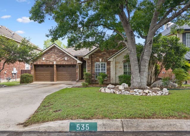 4-bedroom rental at 535 Mesa Bluff in San Antonio, TX — photo 2