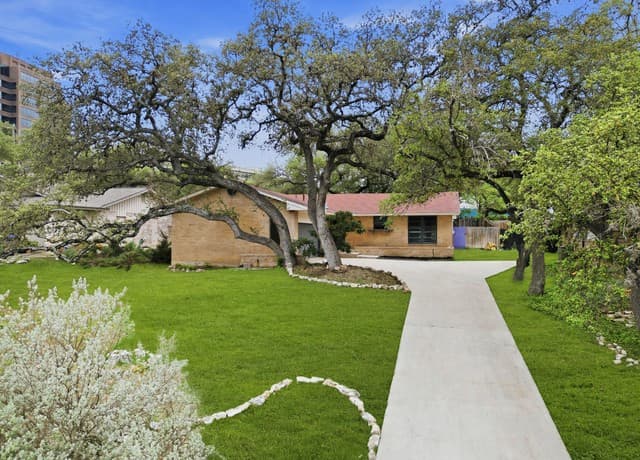 3-bedroom rental at 8615 Norwich Dr in San Antonio, TX — photo 1