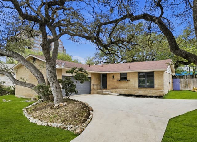 3-bedroom rental at 8615 Norwich Dr in San Antonio, TX — photo 2