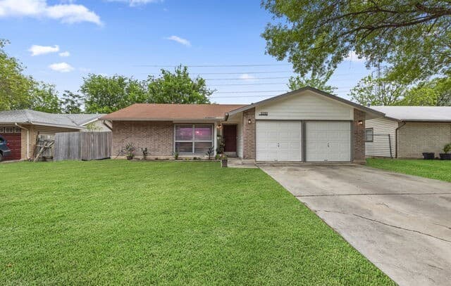 3-bedroom rental at 5250 Gordon Cooper in Kirby, TX — photo 1