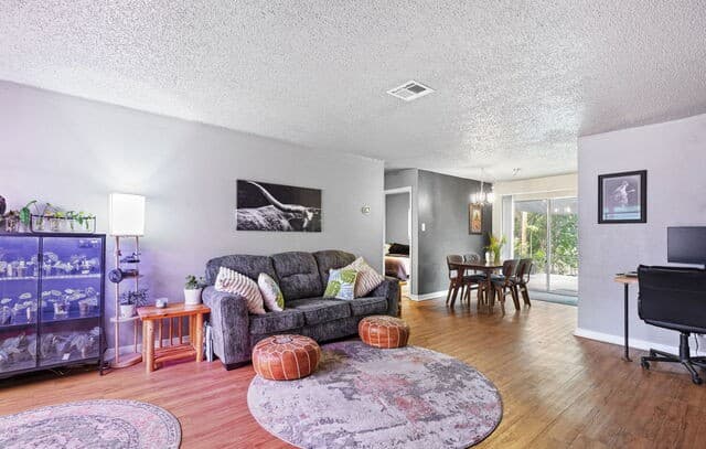 3-bedroom rental at 5250 Gordon Cooper in Kirby, TX — photo 2