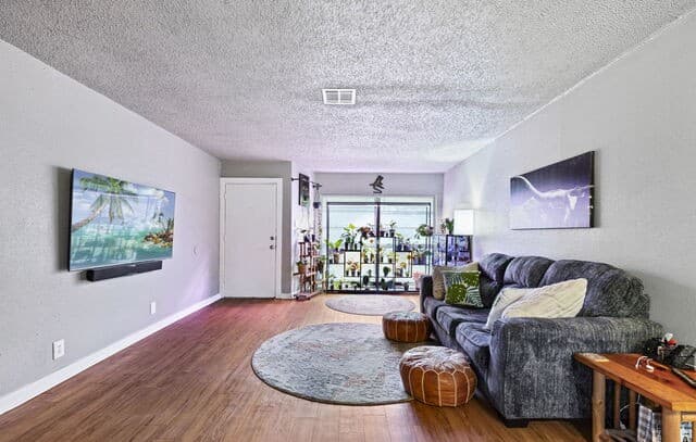 3-bedroom rental at 5250 Gordon Cooper in Kirby, TX — photo 5