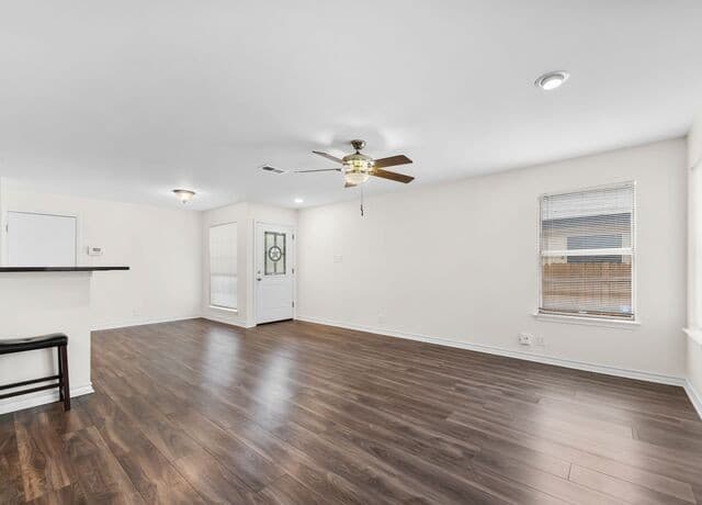 3-bedroom rental at 9315 Gillcross Way in San Antonio, TX — photo 3