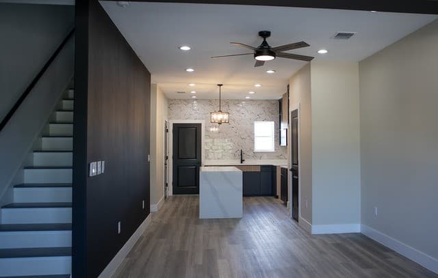 3-bedroom rental at 130 E Lachapelle in San Antonio, TX — photo 4