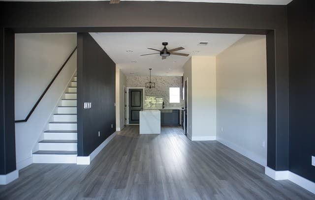 3-bedroom rental at 130 E Lachapelle in San Antonio, TX — photo 5