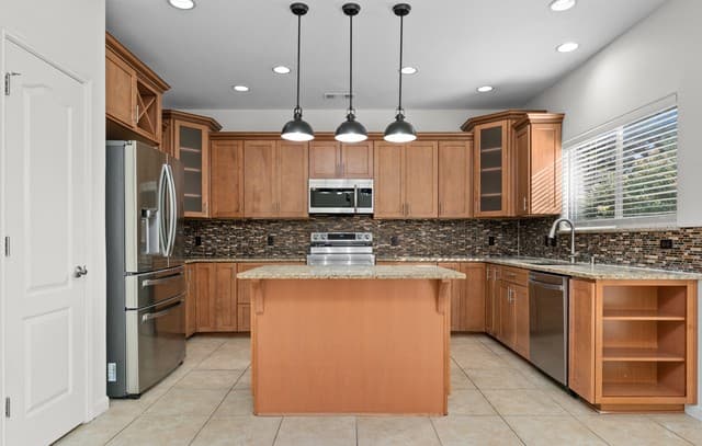 4-bedroom rental at 17 Nikita in San Antonio, TX — photo 2